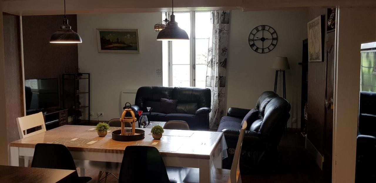Gite 2 Du Chateau De Feschaux Villeneuve-sous-Pymont 외부 사진